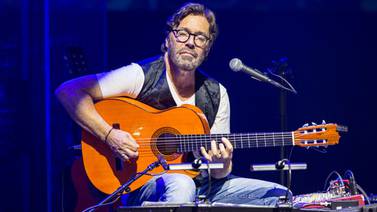 Al Di Meola thanks fans for ‘love, support’ after suffering heart attack on stage
