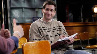 Jake Gyllenhaal signs Marcello Hernández's 'SNL' yearbook in new promo