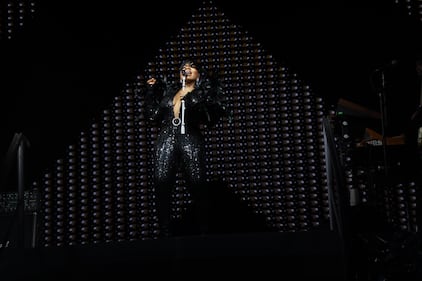 WTBV 101.5 The Vibe Fantasia Anthony Hamilton Benchmark International Arena