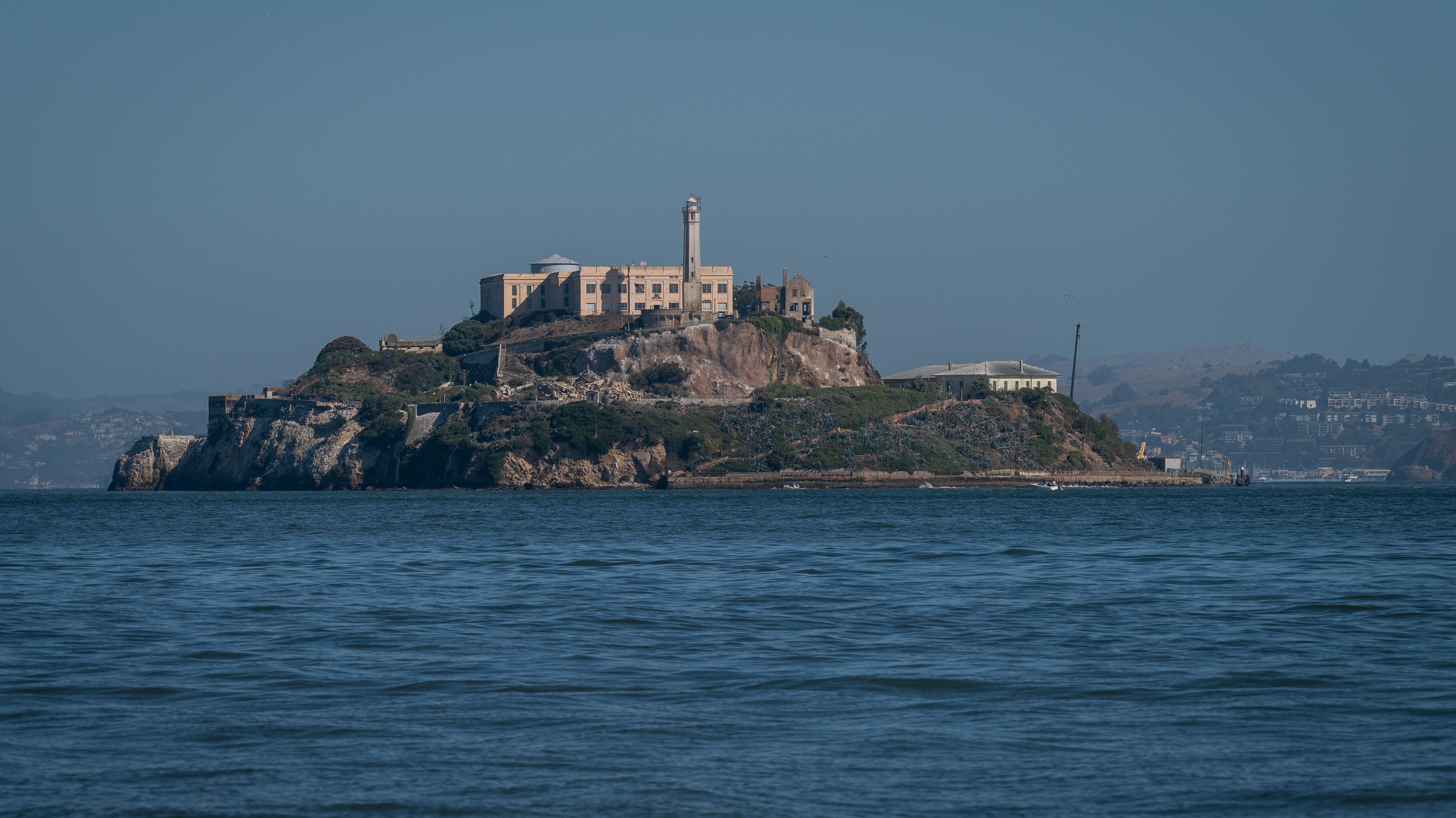 WTBV 101.5 The Vibe President Trump Alcatraz