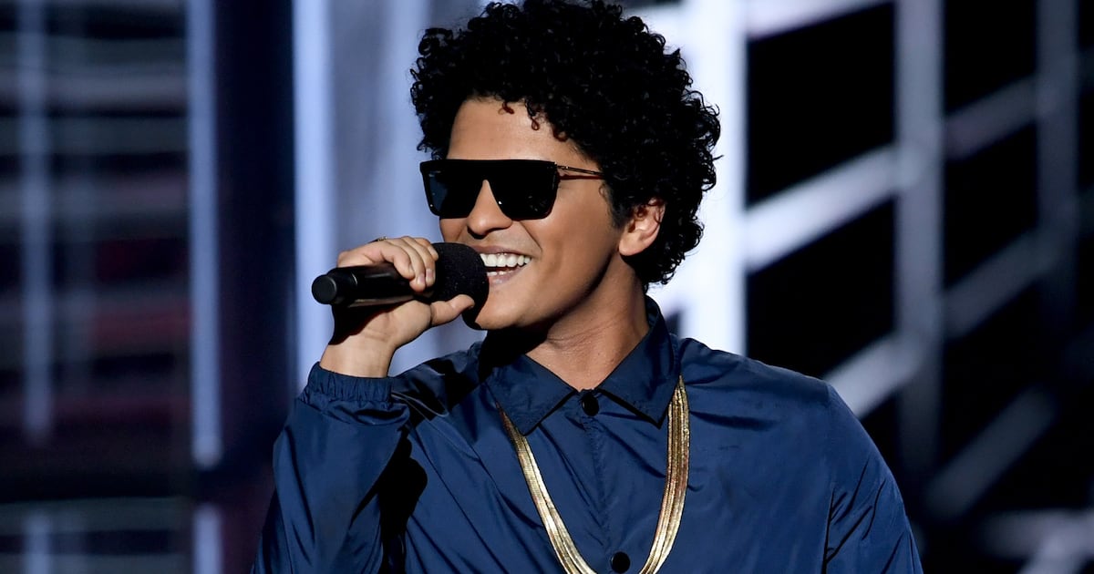 Gordie’s Midday Gossip - 10 Most Viewed Music Videos